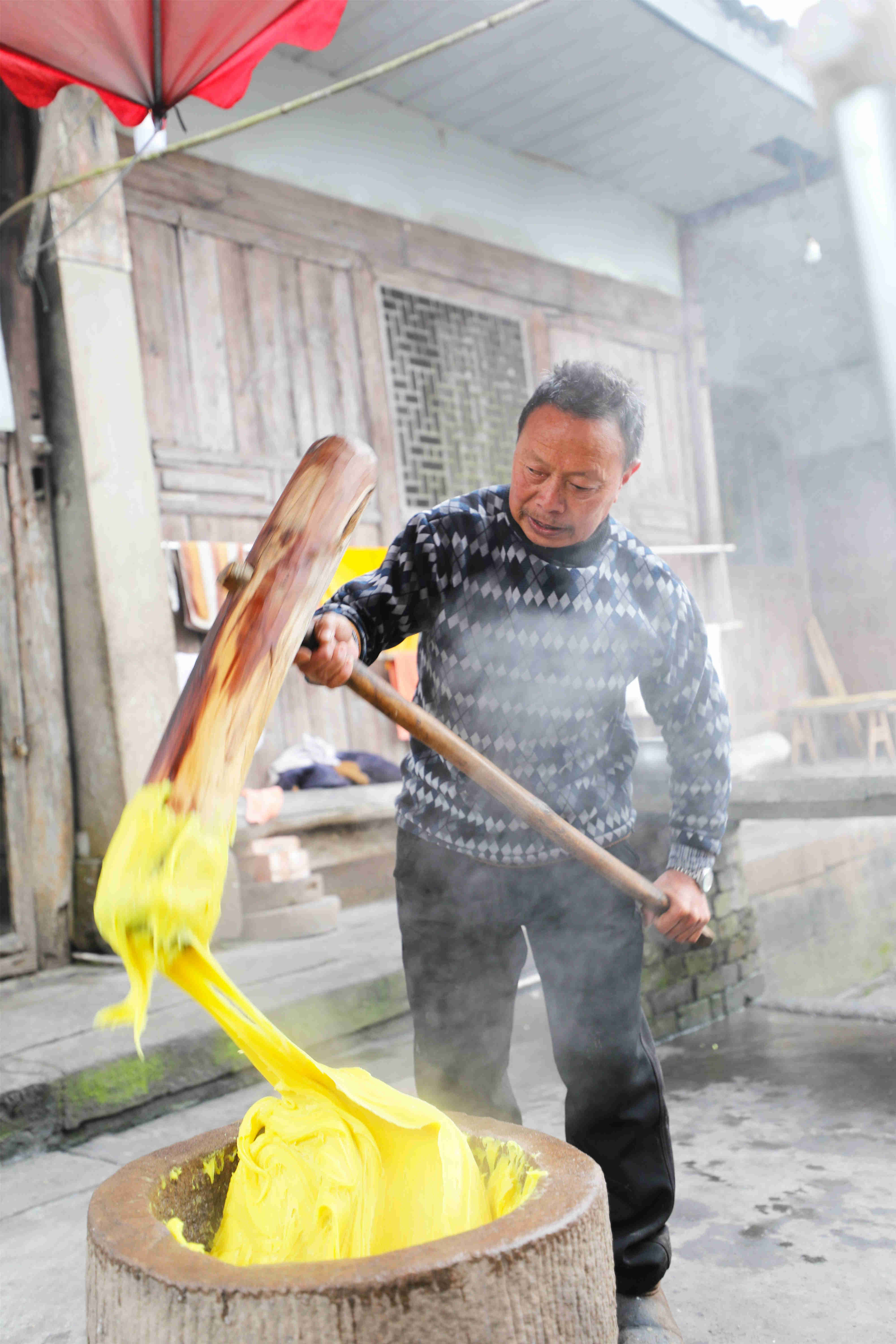 重庆梁平:清香扑鼻的黄粑粑 梁平人的乡愁味道