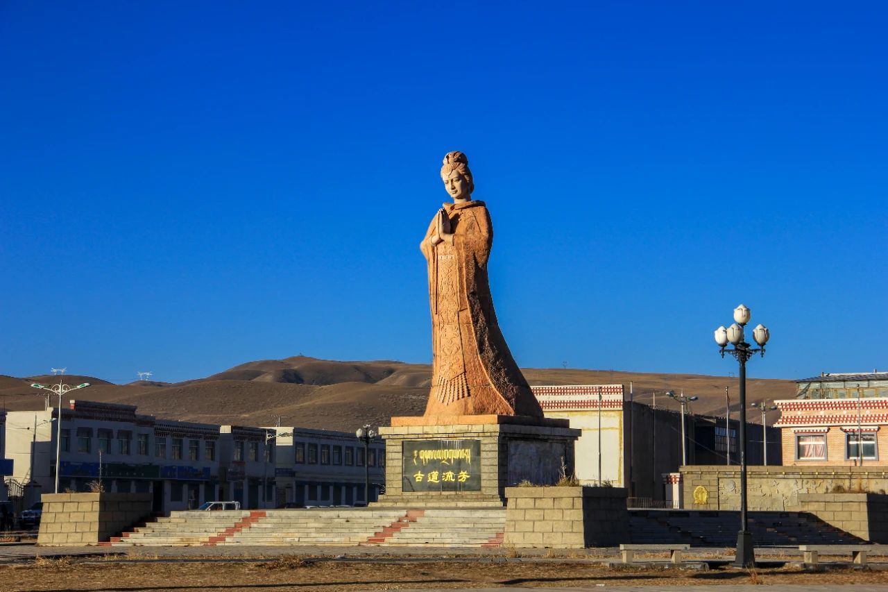 7月31号 青藏高原第一镇 倒淌河镇 青海湖环湖至刚察县 远离了青藏线上的喧嚣的车流-青州小熊