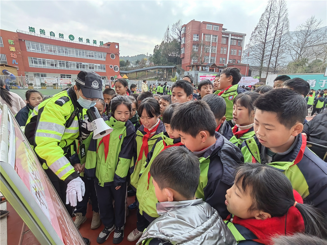 記柘榮縣公安局交警大隊女子騎行中隊